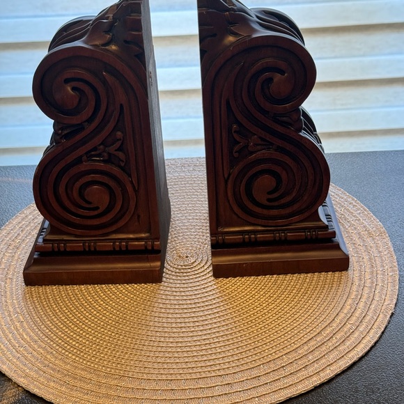 Brown Ornate Wooden Decorative Accents Brand New Kitchen Renovation - Picture 5 of 8